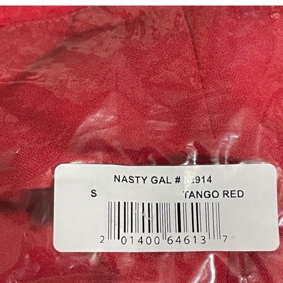 NASTY GAL Tango red deep v neck ruffled flutter sleeve criss cross halter crop - Picture 5 of 7